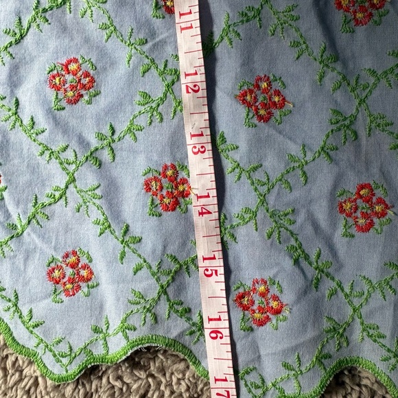 faraway embroidered cape - Picture 8 of 9